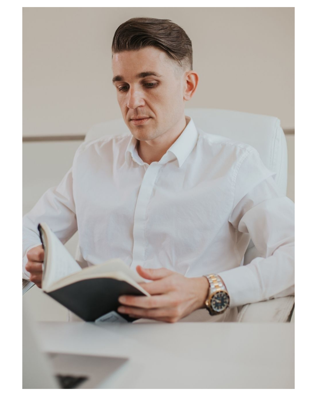 Portraitfoto von Elia Annese, Gründer von mehrwebdesign