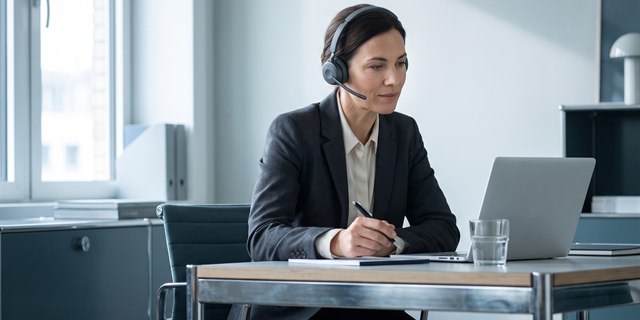A consultant with a headset qualifying a buyer by phone